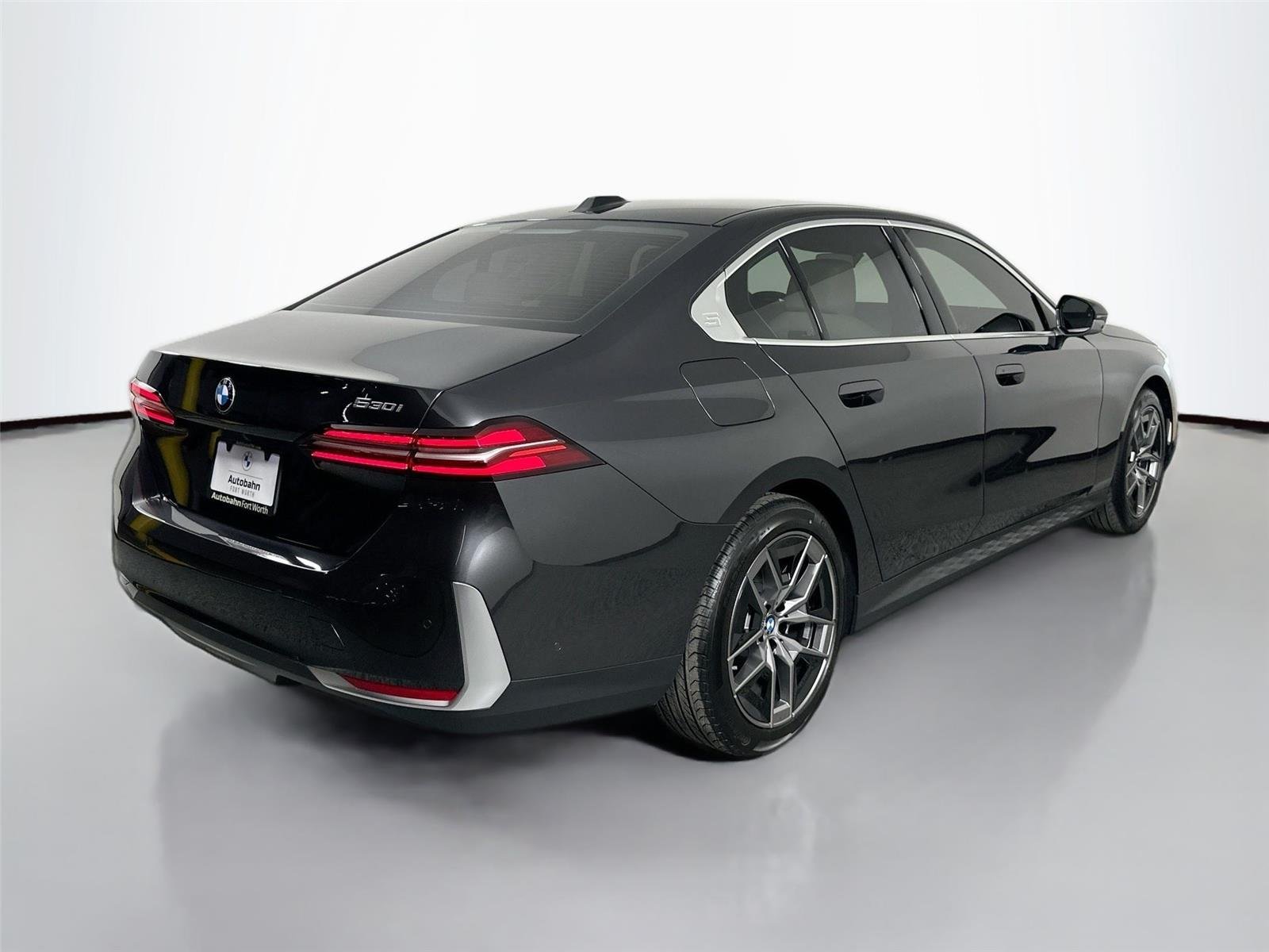 Certified Used 2026 Dark Graphite Metallic BMW 530i image 5