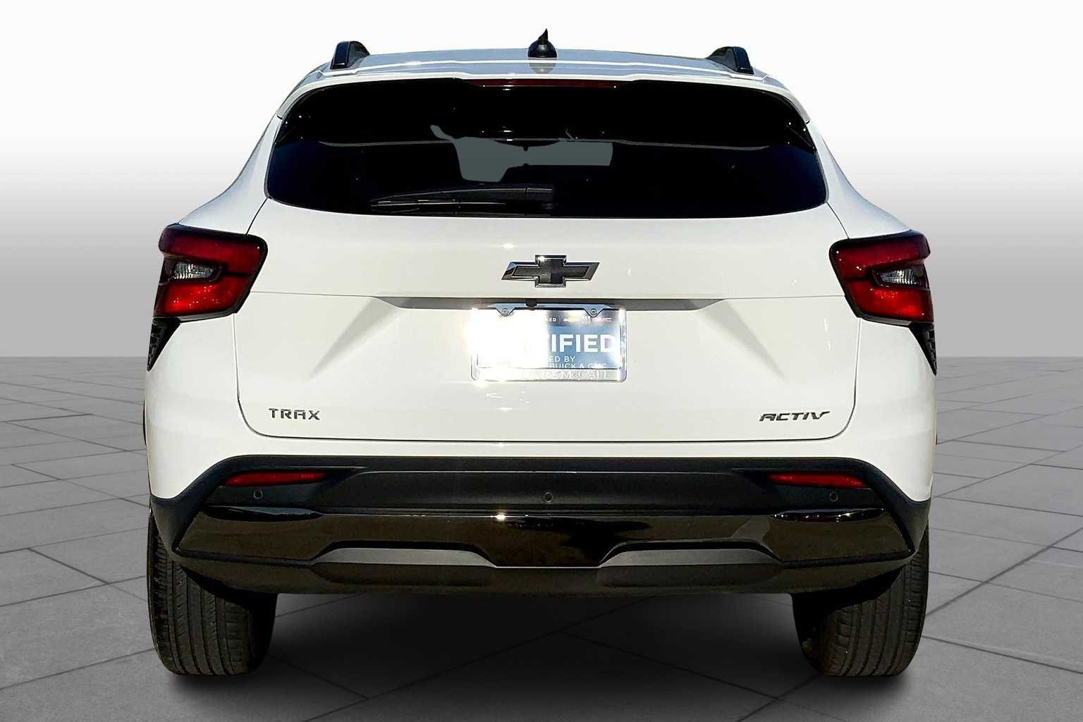 Used 2025 Summit White Chevrolet ACTIV image 5