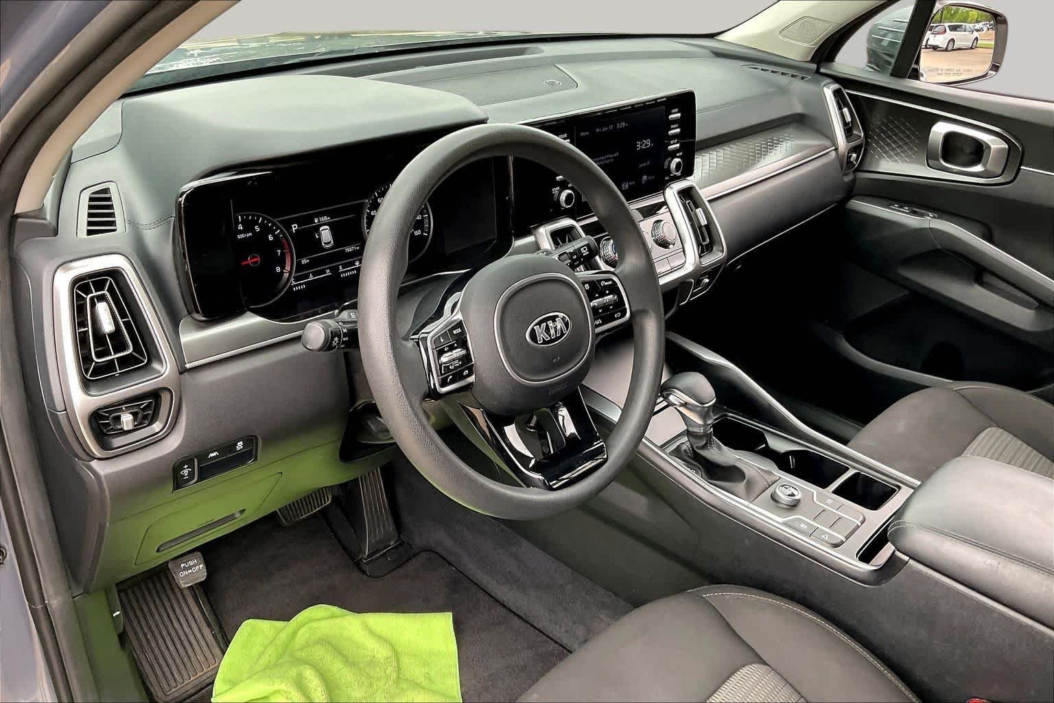 Used 2021 Everlasting Silver Kia LX image 17