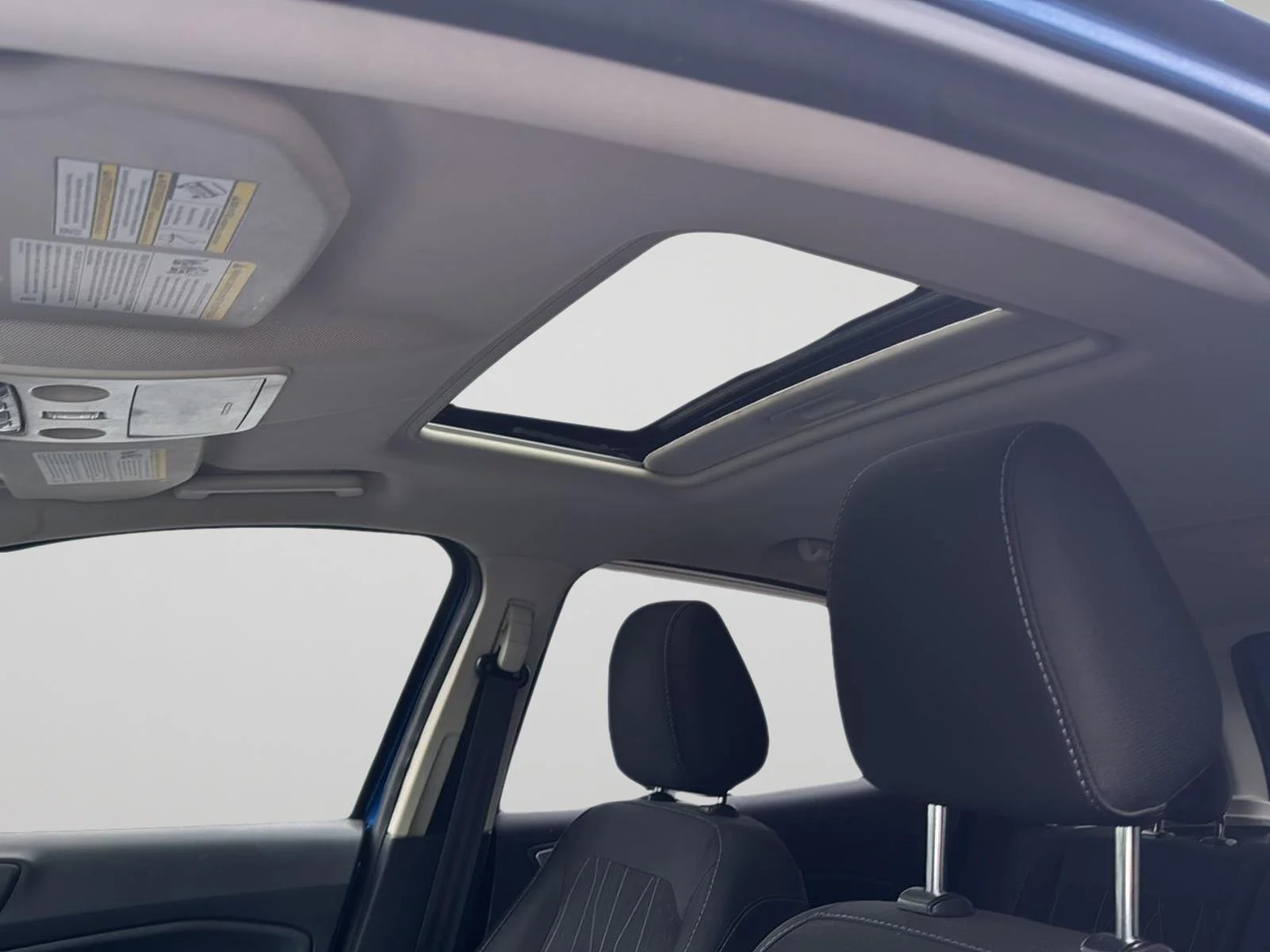 Used 2019 Lightning Blue Ford SE image 2