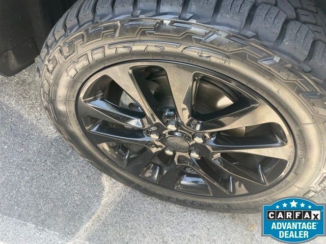 Used 2018 Diamond Black Crystal Pearlcoat Jeep Altitude image 24