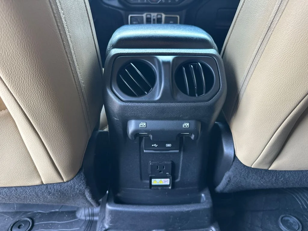 Used 2019 White Jeep Unlimited Sahara image 22