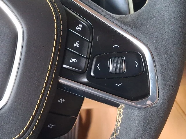 Used 2020 Red Chevrolet Stingray image 19