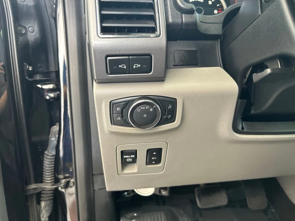 Used 2019 Black Ford XLT image 43