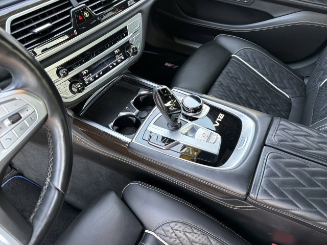 Used 2022 Black Sapphire Metallic BMW M760i xDrive image 23