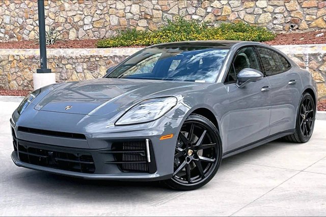 2026 Porsche Panamera 4
