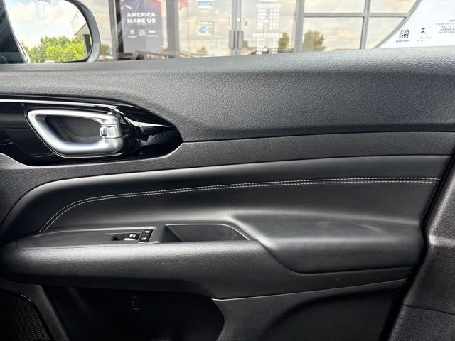 Used 2023 Silver Jeep Latitude image 24