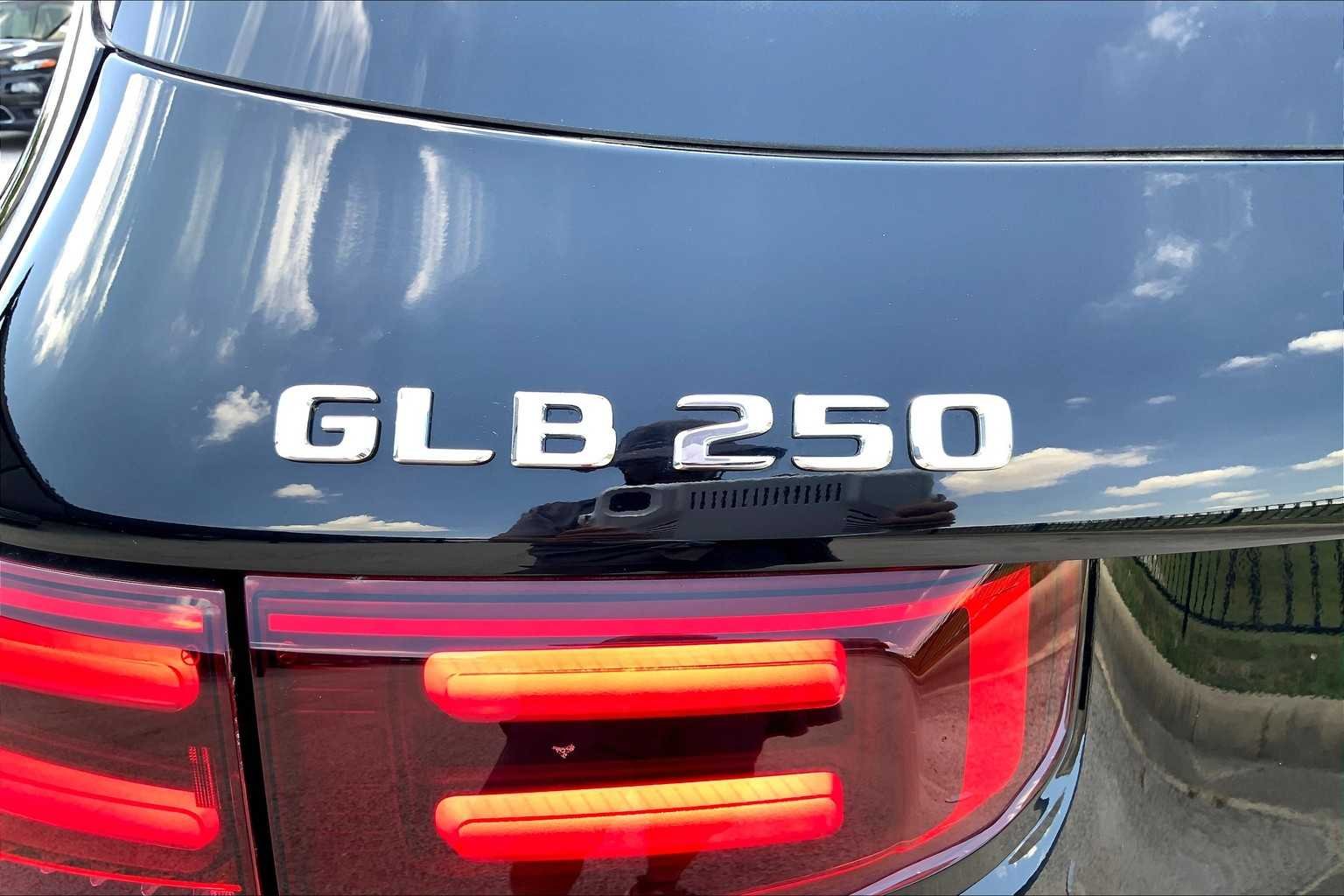 2025 Mercedes-Benz GLB Base - Photo 7