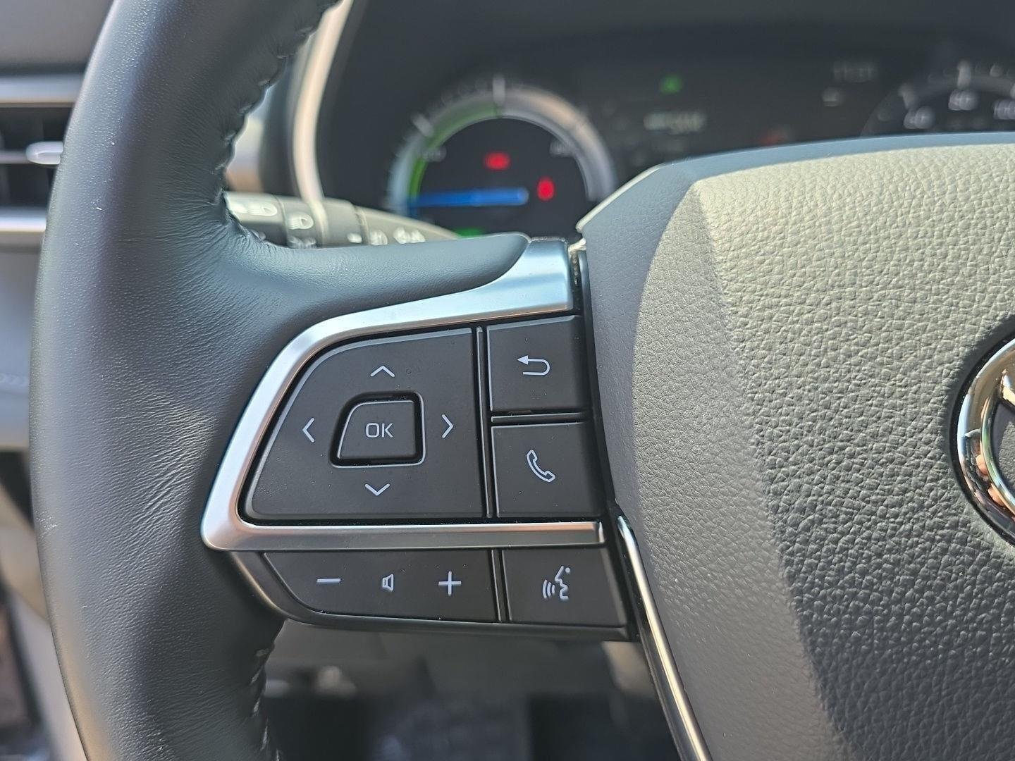 Used 2021 Moondust Toyota Hybrid XLE image 13