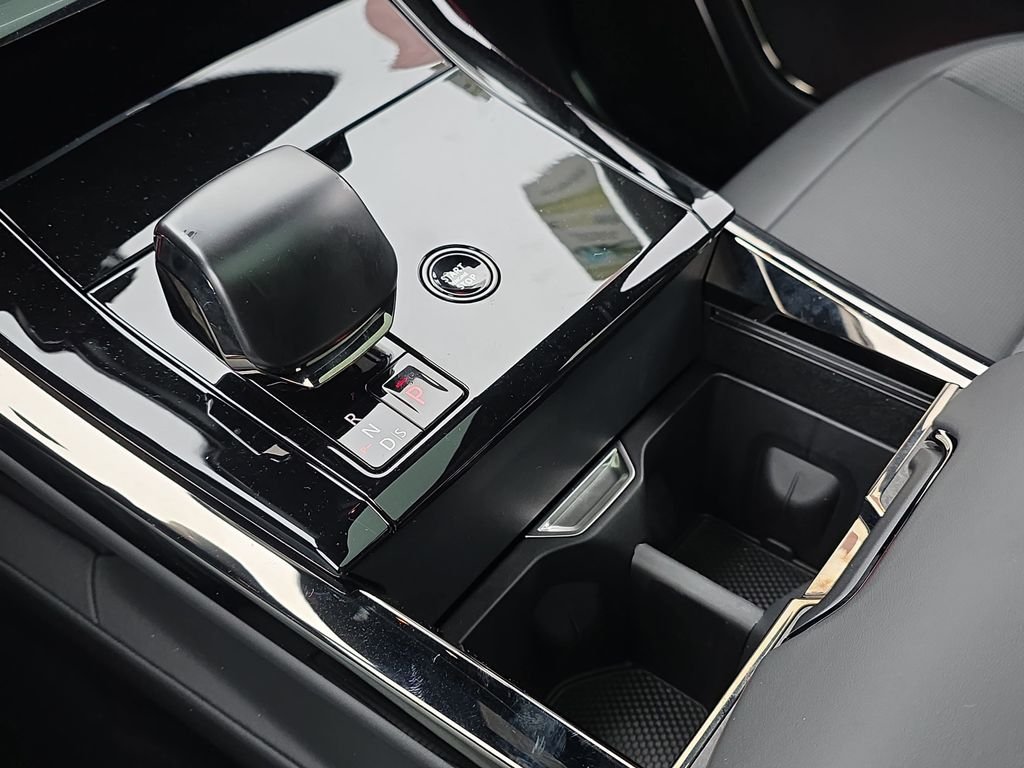 New 2025 Match-to-Sample Black in Satin finish LAND ROVER SV Edition Two image 25