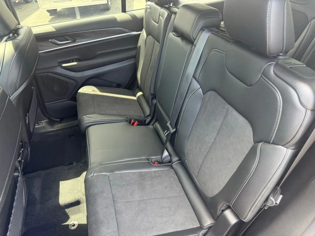 New 2026 Baltic Gray Metallic Clear-Coat Exterior Paint Jeep Laredo image 34