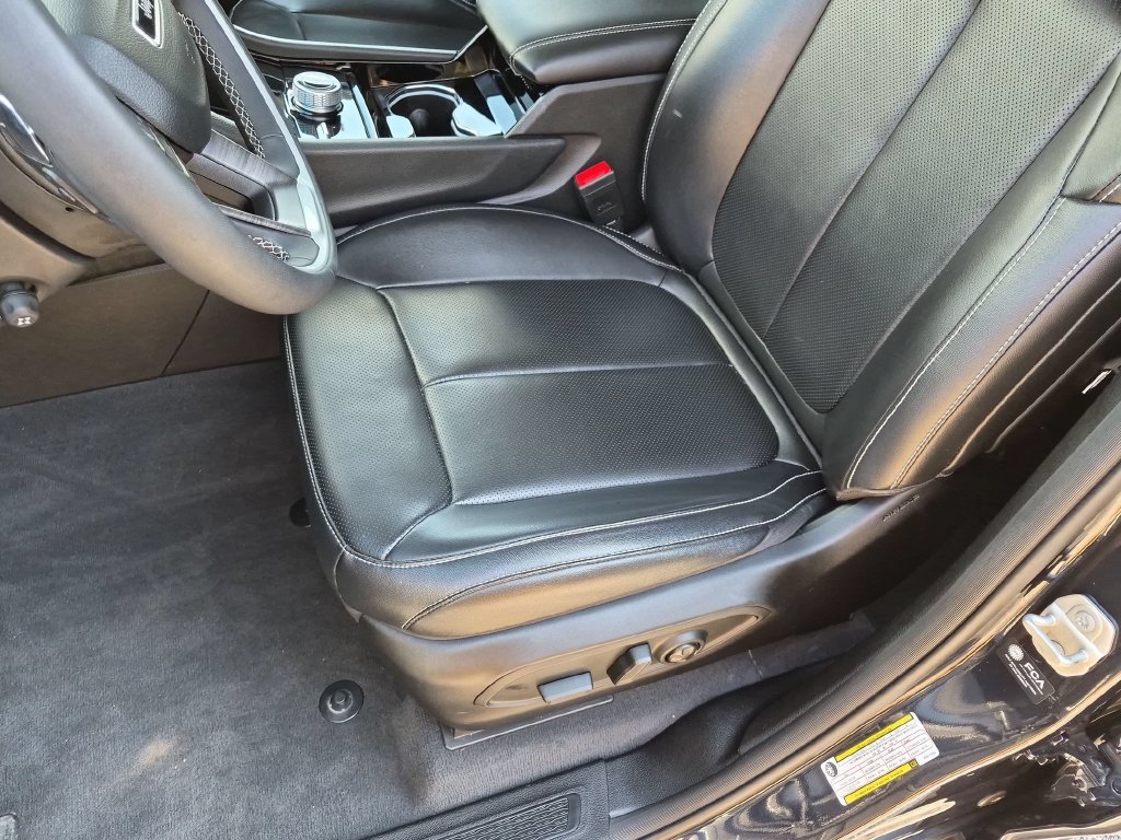 Used 2023 Black Jeep Limited image 22