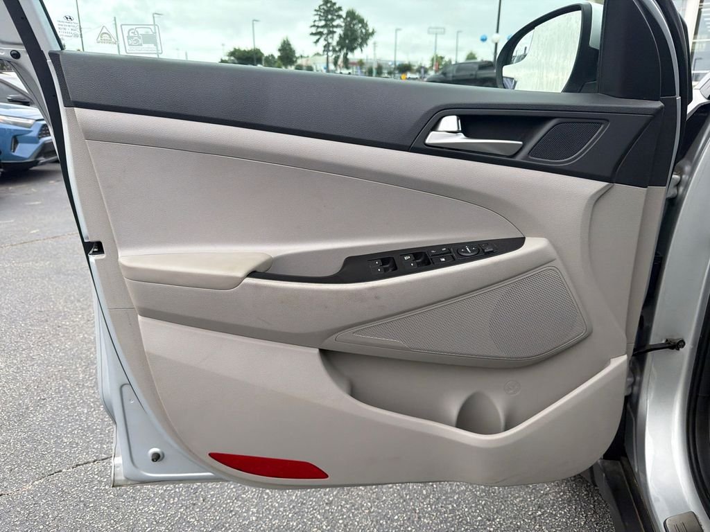 Used 2019 Silver Hyundai SE image 10