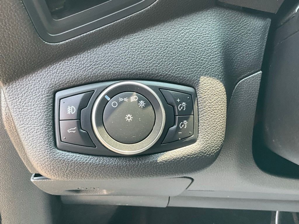 Used 2019 Magnetic Ford SE image 13