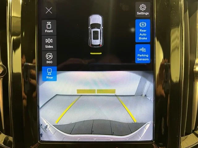 Certified Used 2022 Crystal White Volvo Momentum image 18