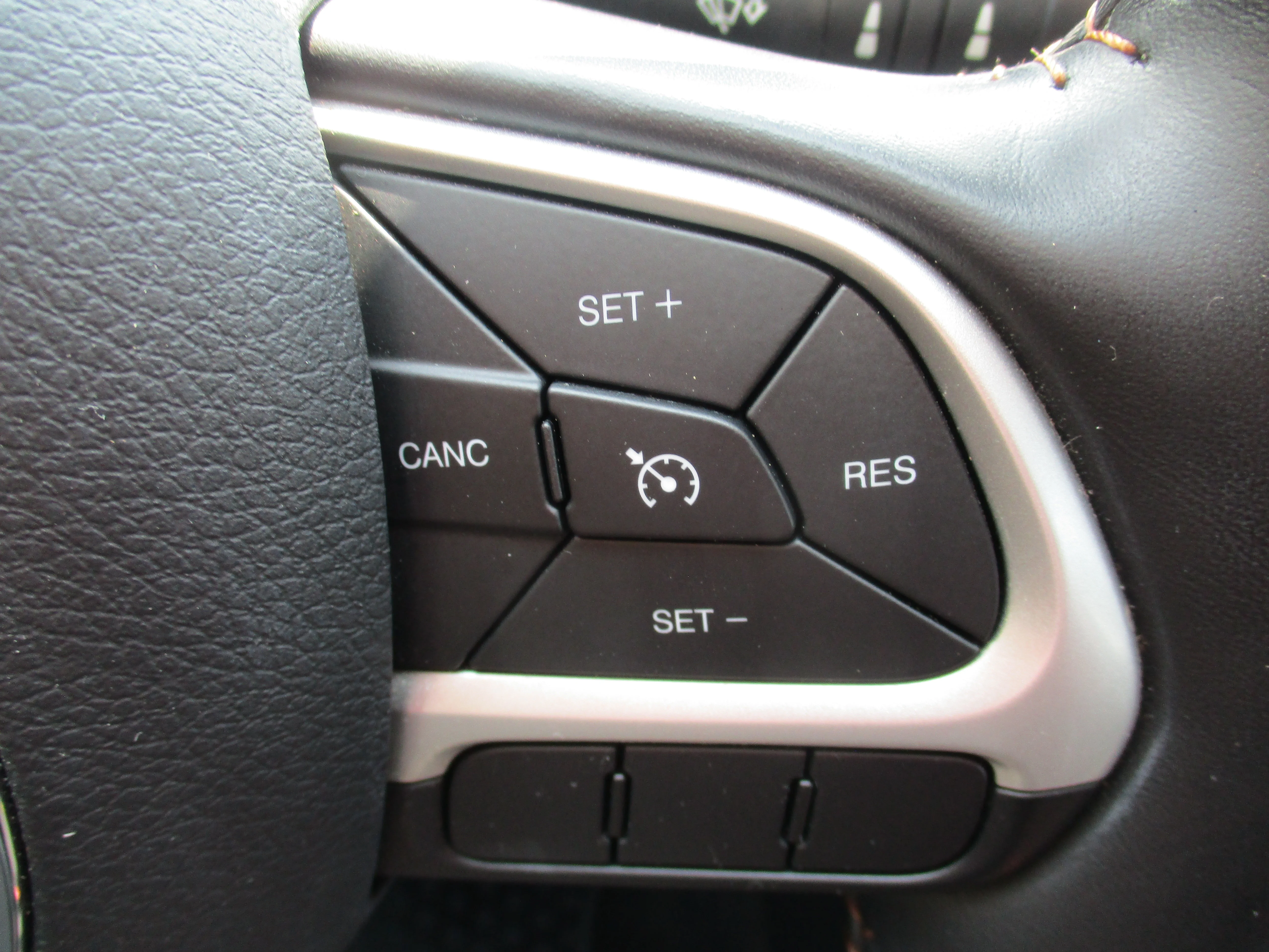 Used 2020 White Clearcoat Jeep Latitude image 10