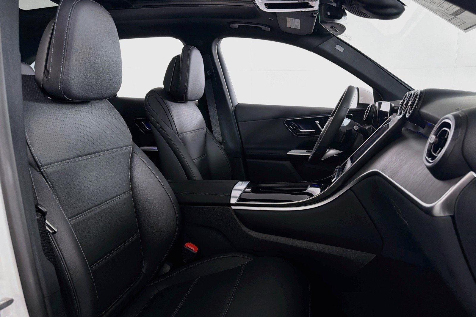 New 2027 Polar White Mercedes-Benz GLC 350e 4MATIC® SUV image 6