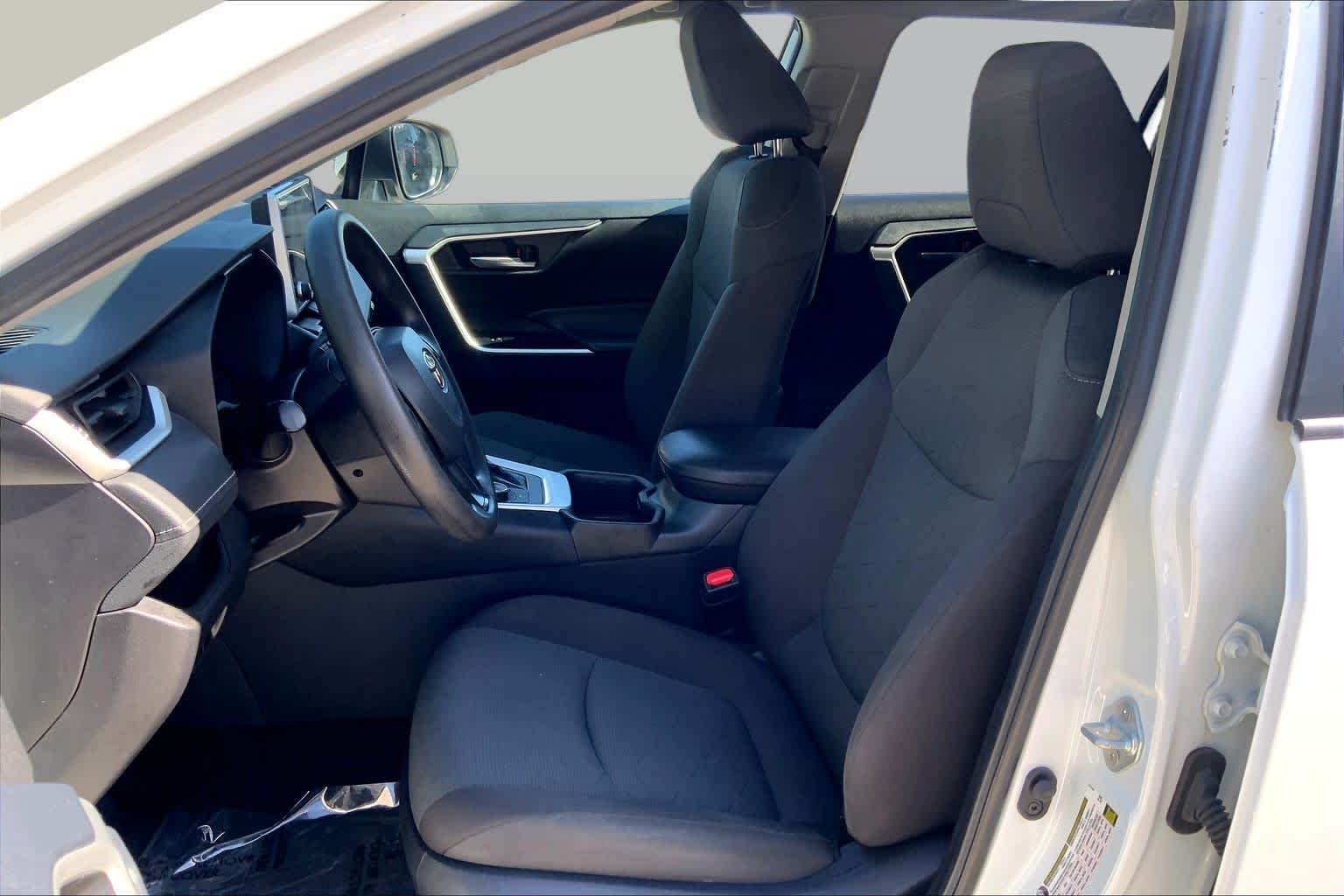 Used 2025 Ice Cap Toyota Hybrid XLE image 9
