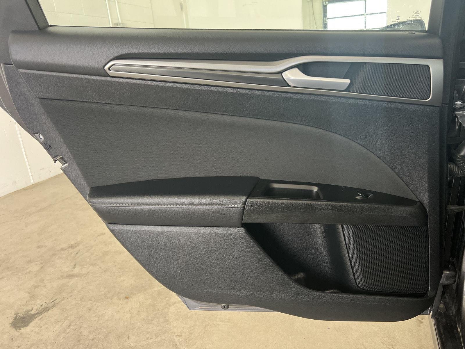 Used 2017 Magnetic Ford SE image 22