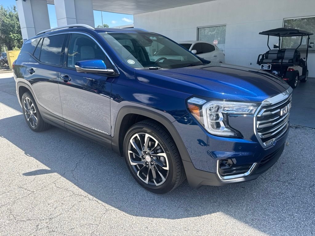 Used 2022  GMC SLT image 2