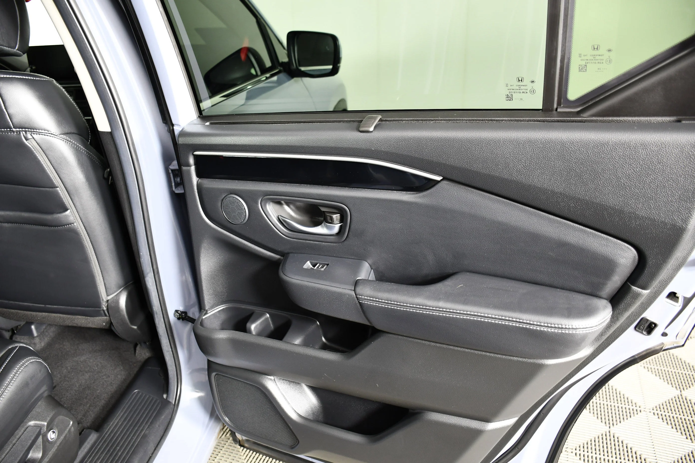 Used 2025 Gray Pearl Honda Touring image 43