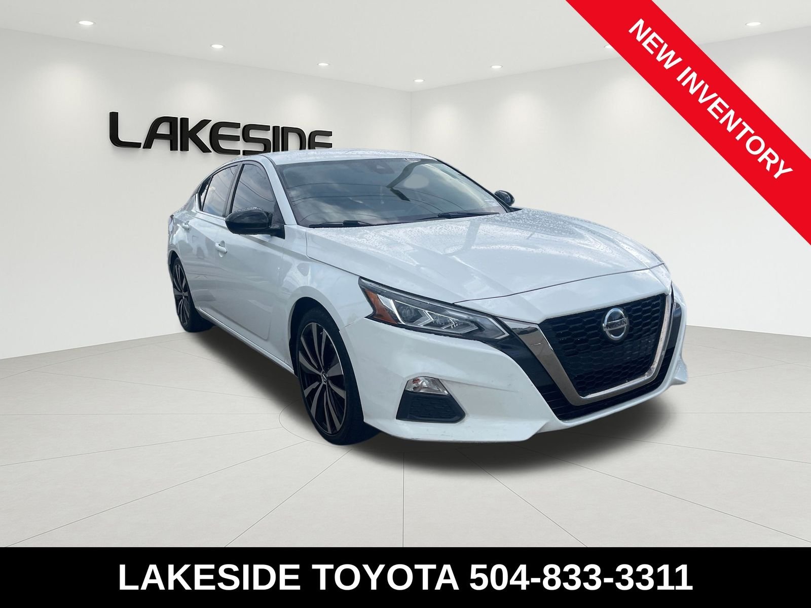 Used 2022 White Nissan 2.5 SR image 3