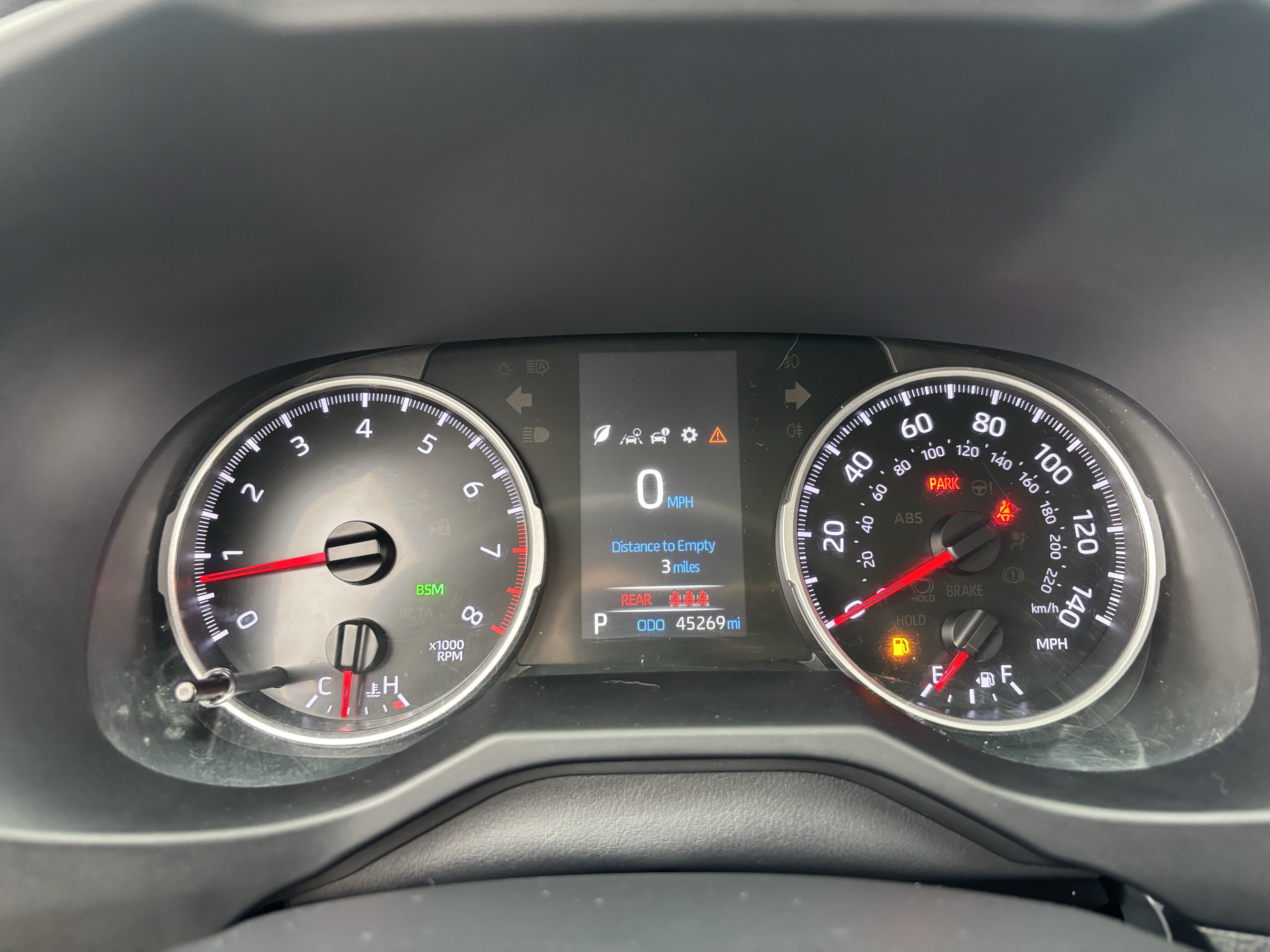 Used 2022 White Toyota XLE image 28