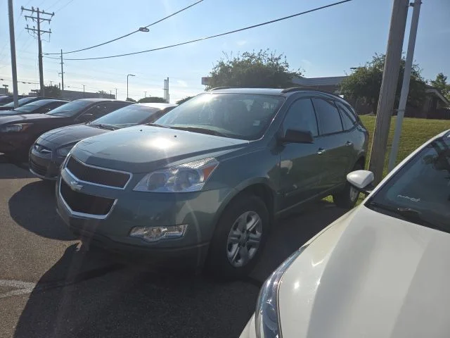 Used 2009 Green Chevrolet LS image 2