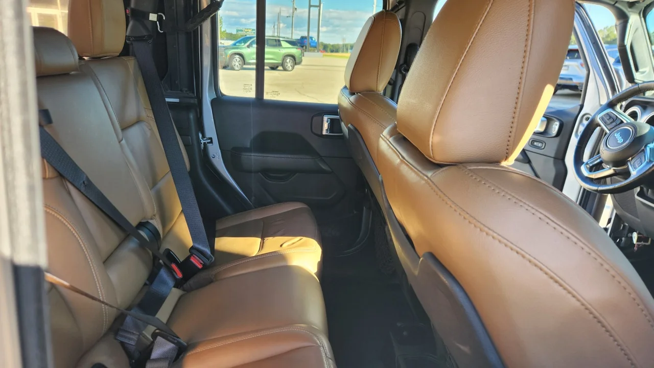Used 2020 Silver Jeep Rubicon image 10