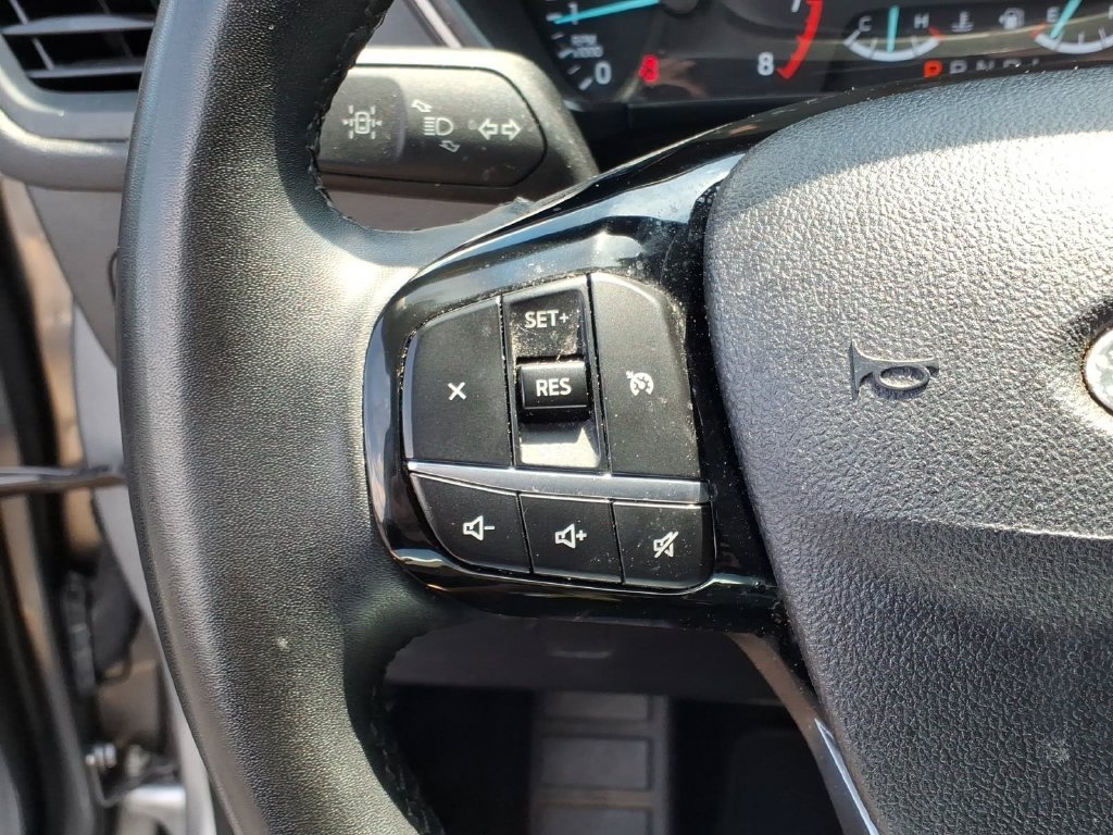 Used 2022 Silver Metallic Ford SE image 18
