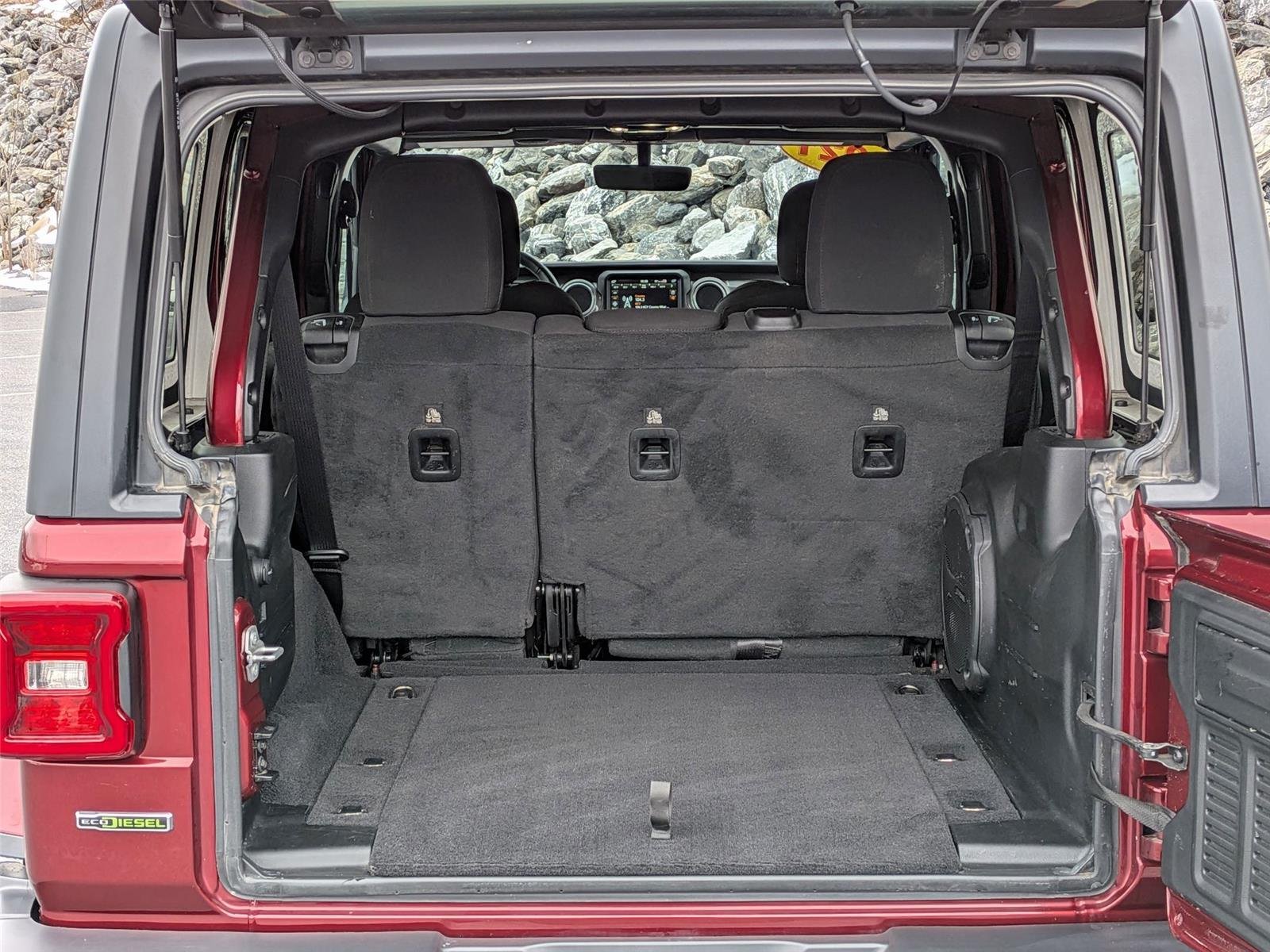 Used 2021 Snazzberry Pearlcoat Jeep Unlimited Sahara image 32
