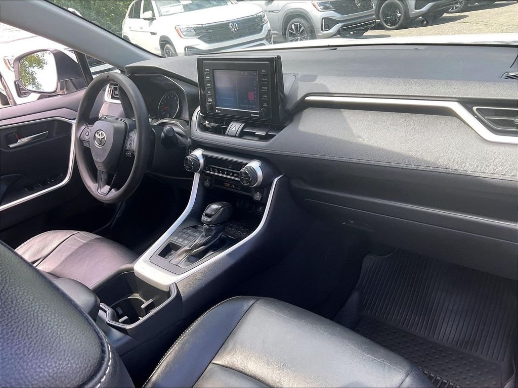 Used 2022 White Toyota XLE image 14