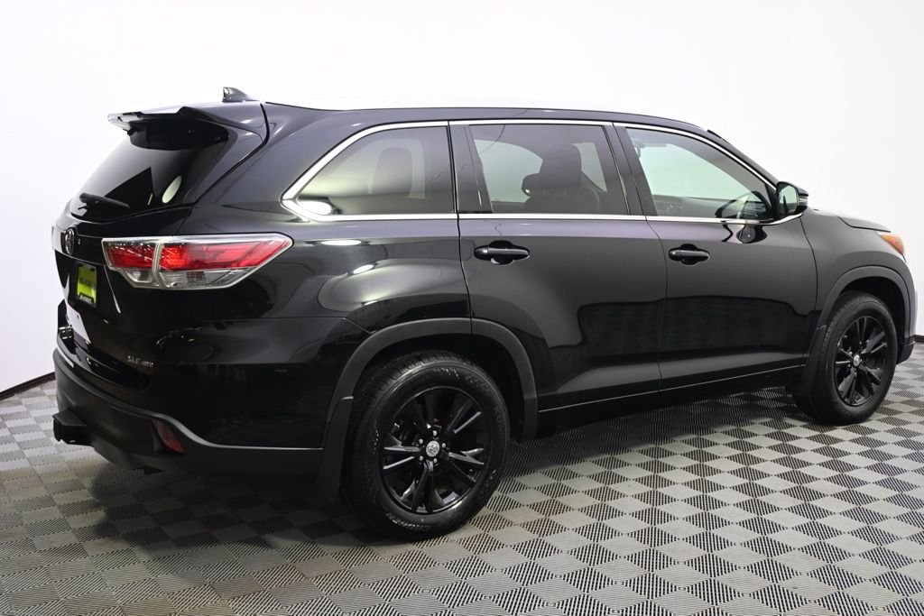Used 2015 Attitude Black Metallic Toyota XLE V6 image 7