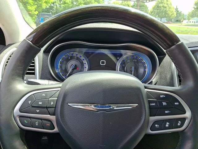 Used 2018 Gray Chrysler Limited image 25
