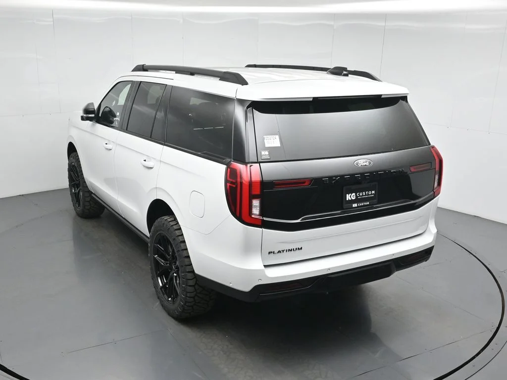 New 2025 Oxford White Ford Platinum image 40