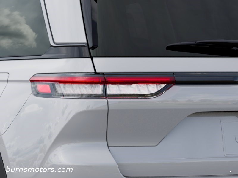 New 2026 Bright White Clear-Coat Exterior Paint Jeep Laredo Altitude image 9