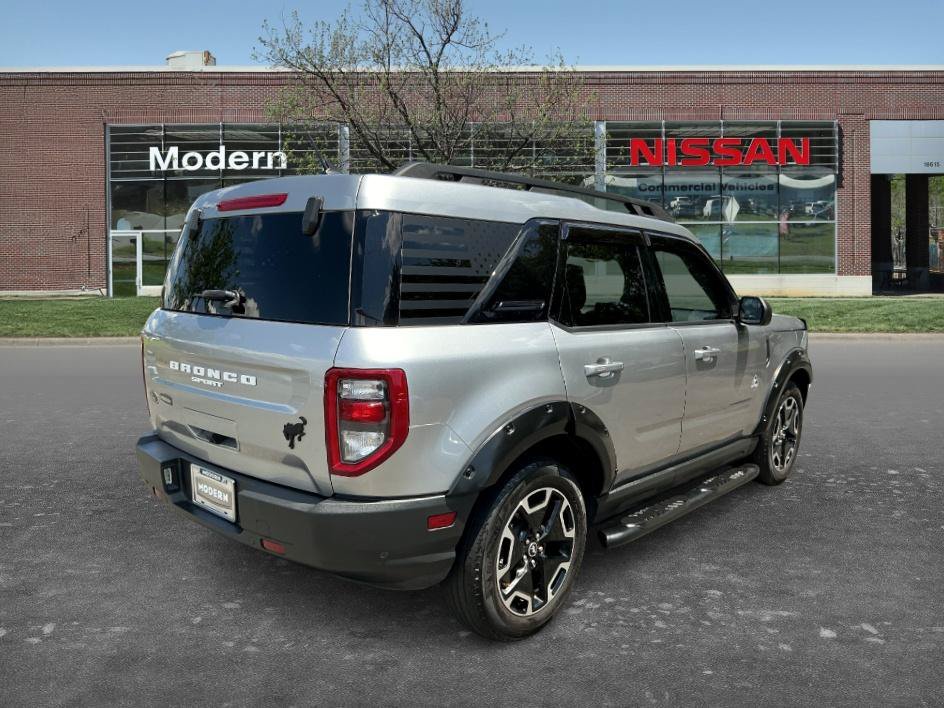 Used 2023 Silver Metallic Ford Outer Banks image 4