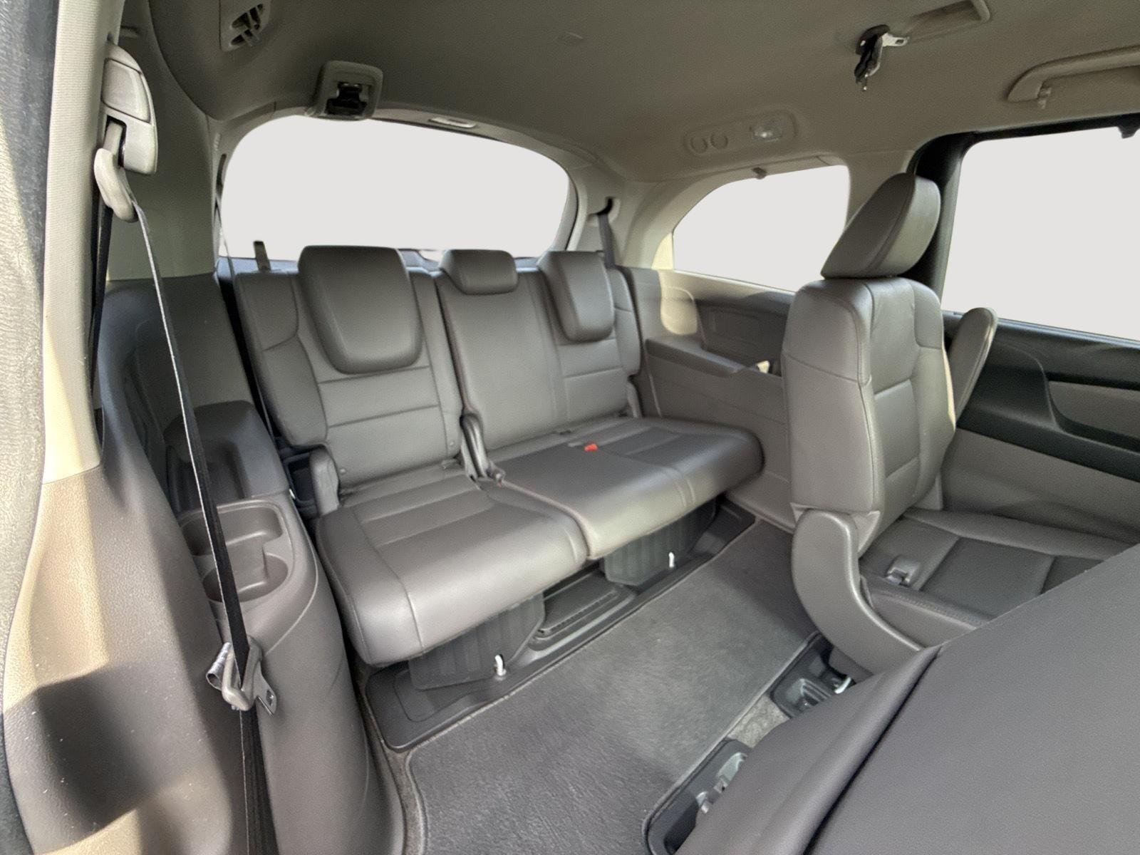 Used 2013 Alabaster Silver Metallic Honda EX-L image 26