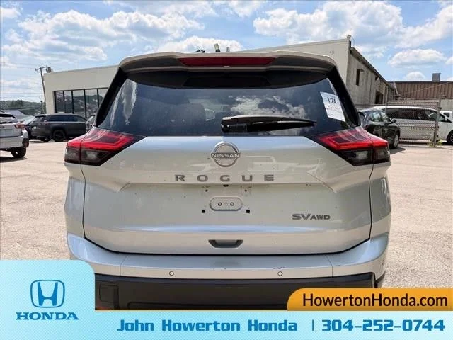 Used 2024 Silver Nissan SV image 5