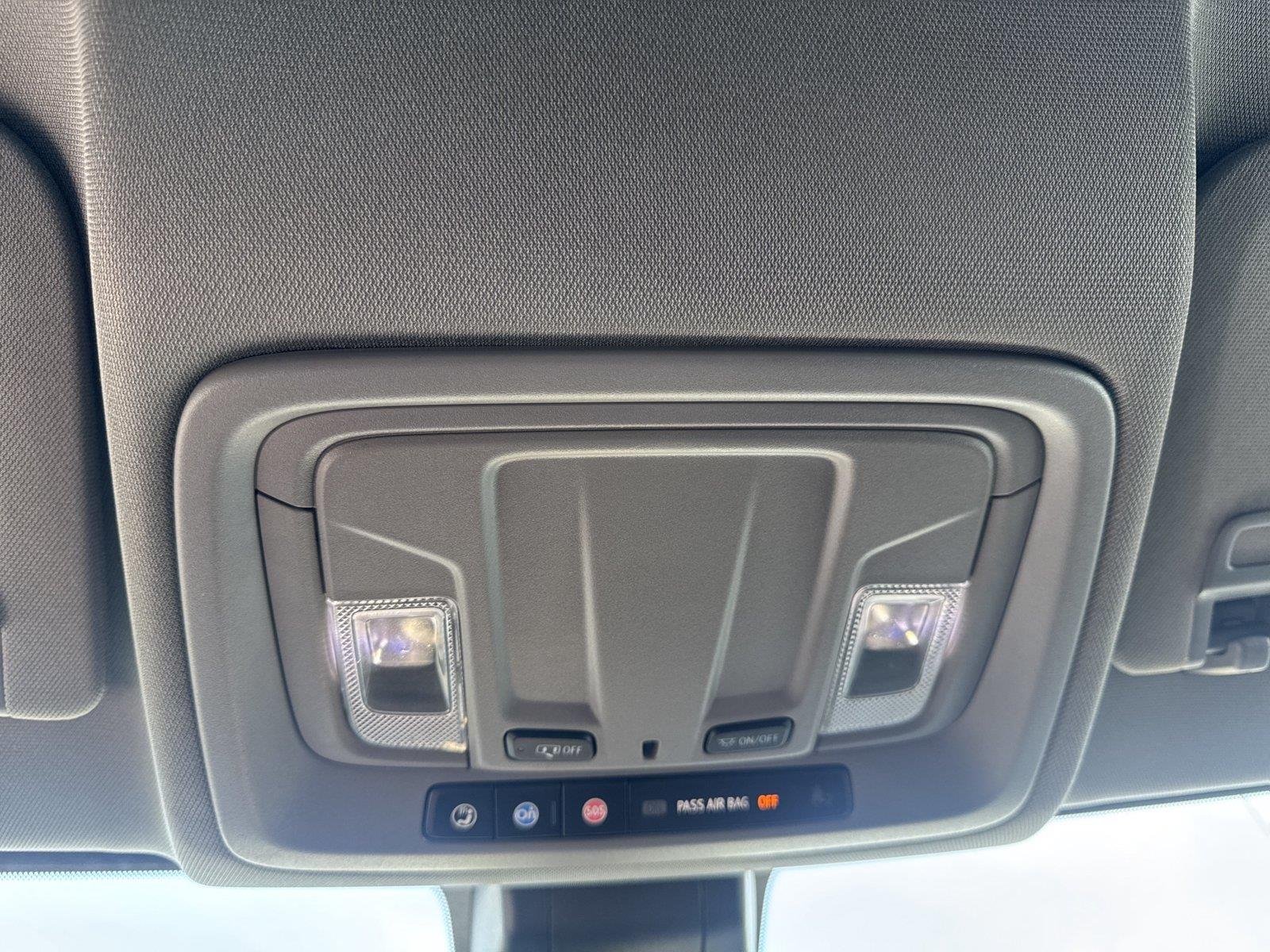 Used 2022 SILVER ICE METALLIC Chevrolet Custom image 29