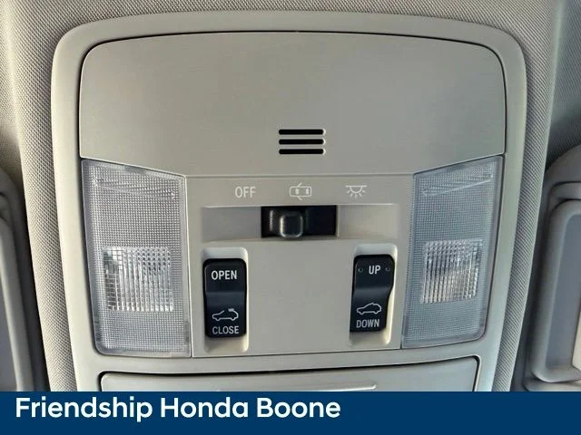 Used 2018 Gray Toyota XLE image 31