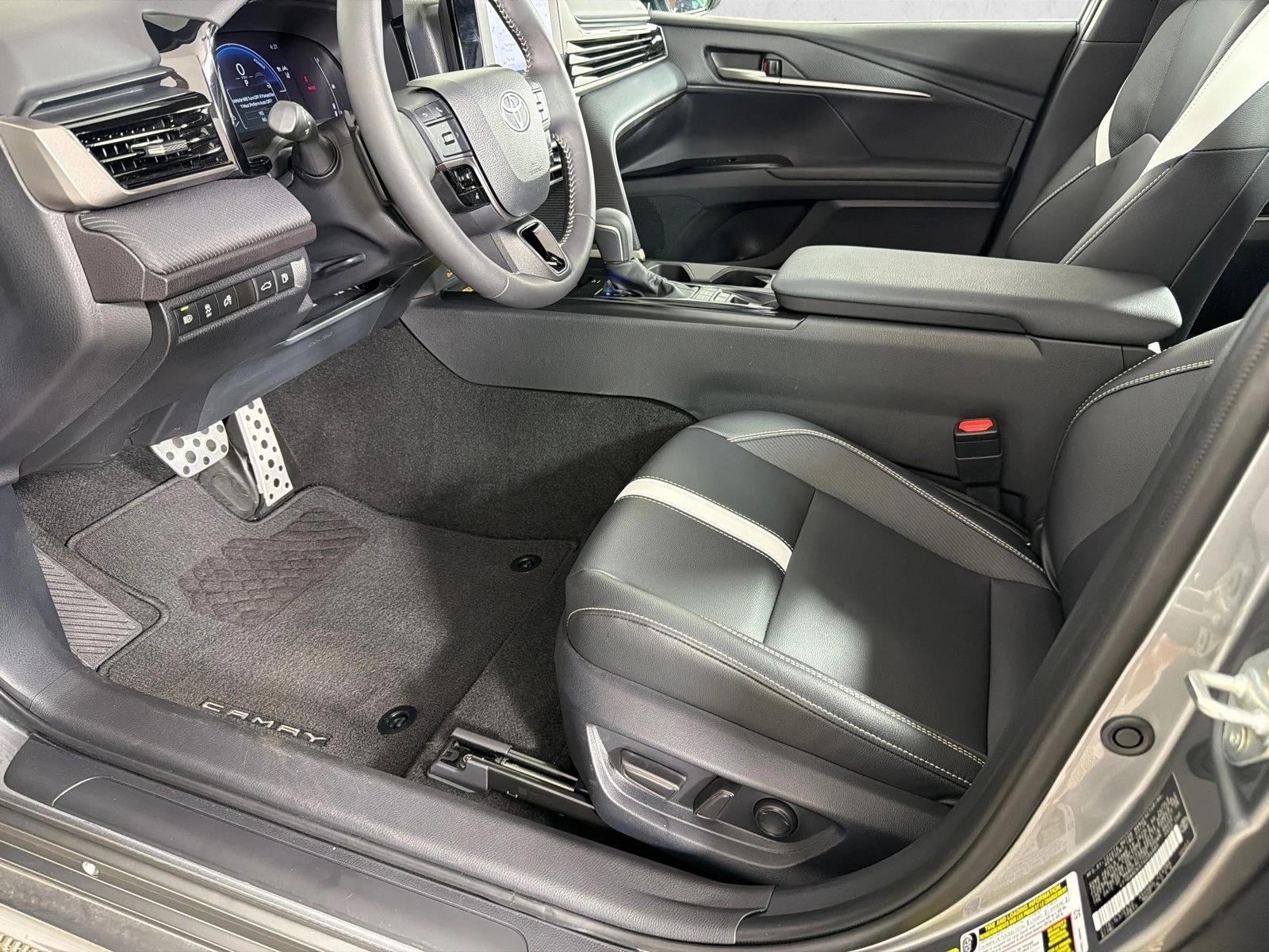 Used 2026  Toyota SE image 9