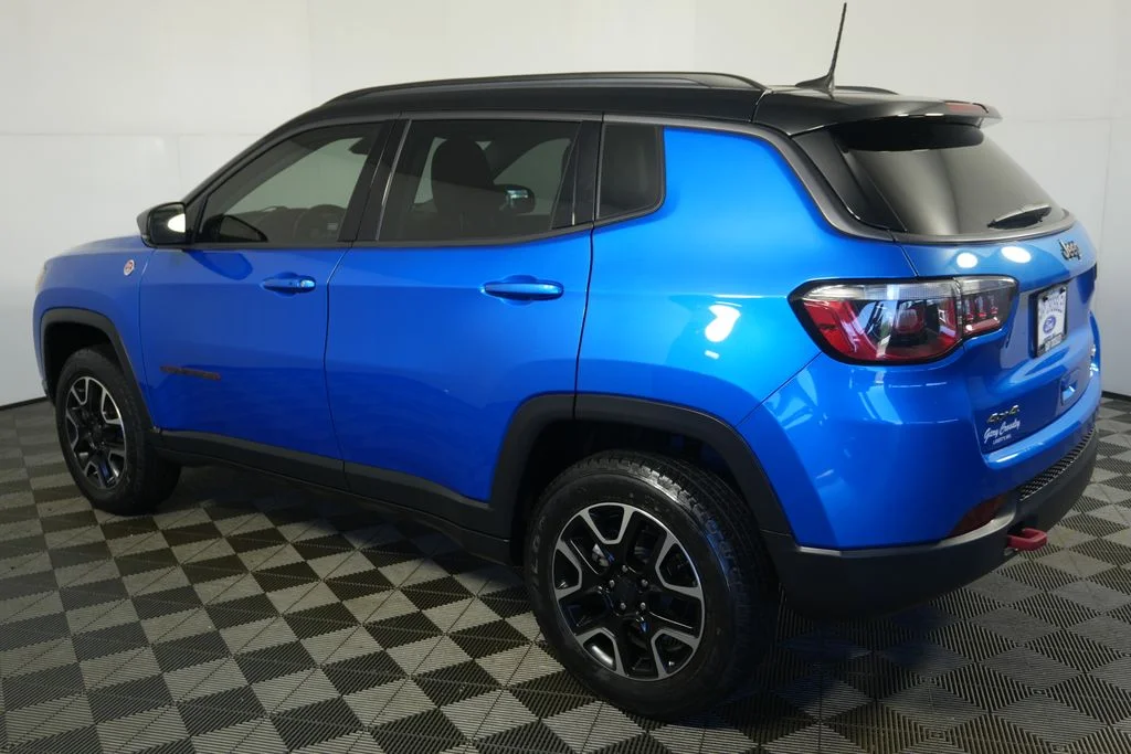 Used 2020 Blue Jeep Trailhawk image 5