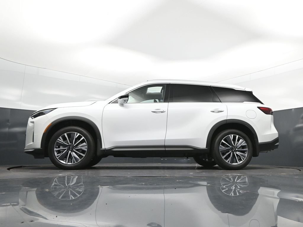 New 2027 RADIANT WHITE INFINITI Luxe FWD image 40