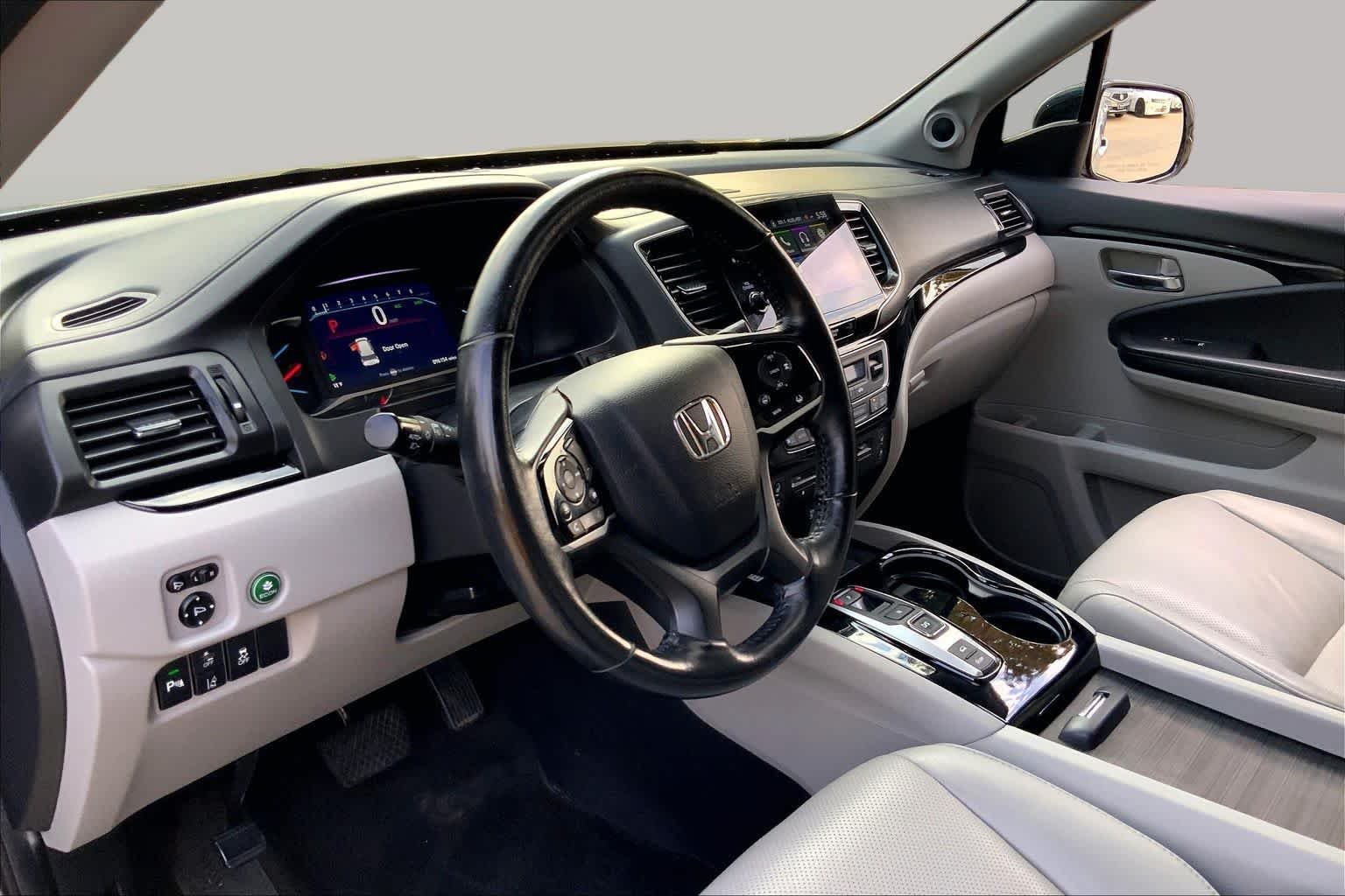 Used 2020 Lunar Silver Metallic Honda Elite image 18