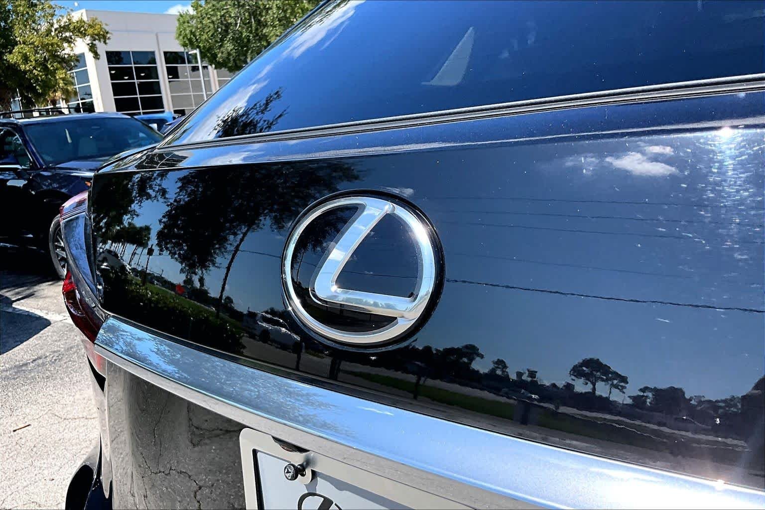 Used 2020 Obsidian Lexus  image 31