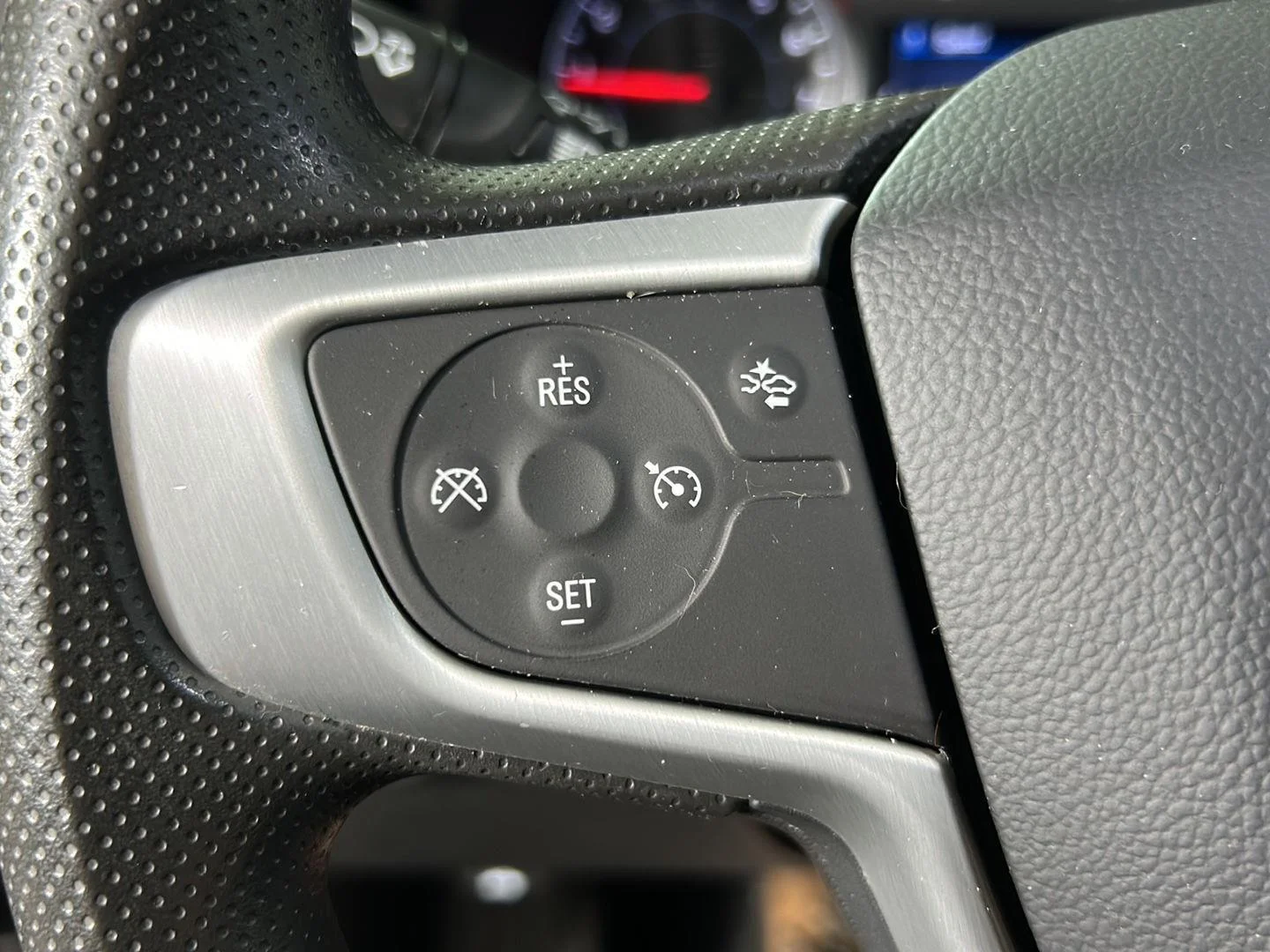 Used 2023 Sterling Metallic GMC SLE image 4