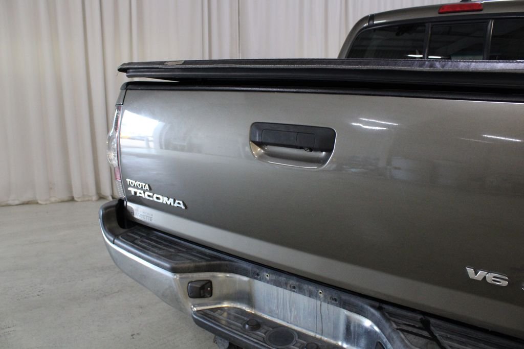 Used 2015 Pyrite Mica Toyota Base image 30