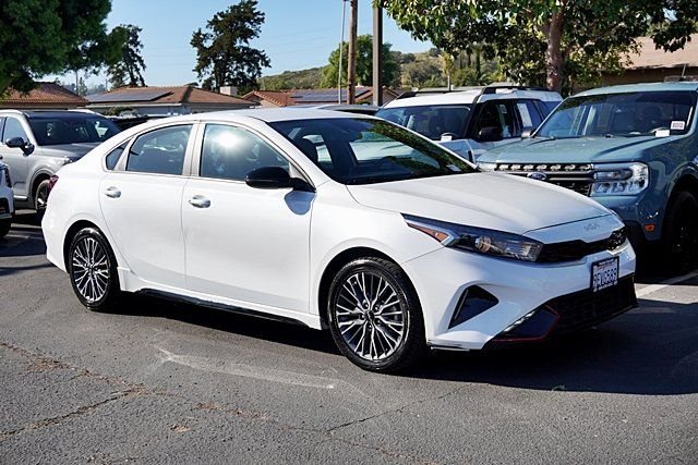 Used 2023 White Kia GT-Line image 5