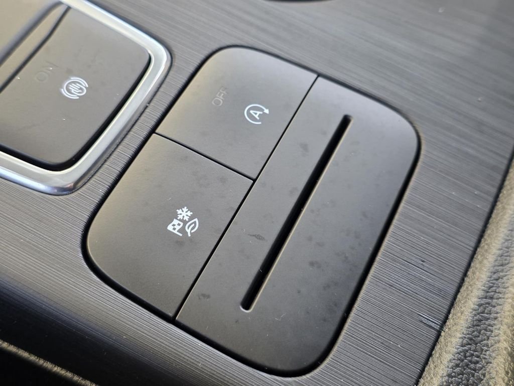 Used 2022 White Ford SEL image 30